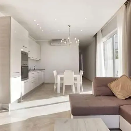 Lux Maisonette *